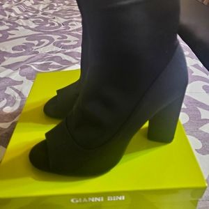 Gianni Bini Peep Toe booties
